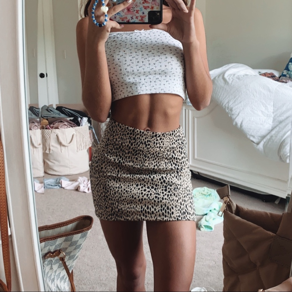 Brandy Melville tan leopard mini skirt